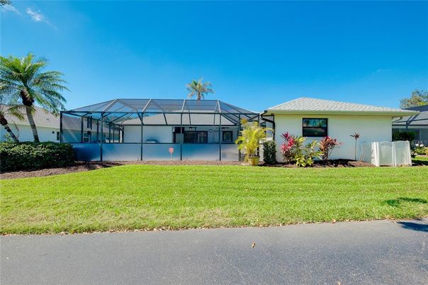 Backyard, Exterior, Facade, Ranch