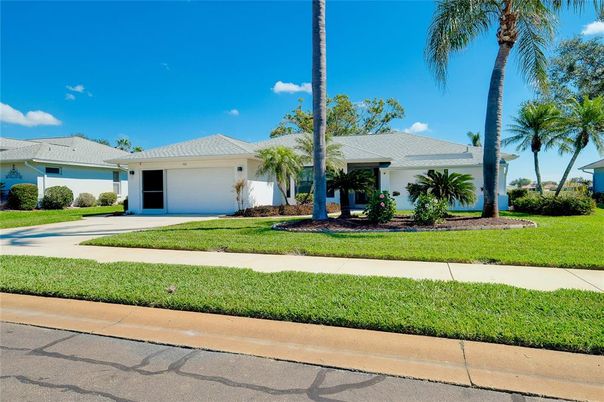 Attached, Exterior, Facade, Ranch