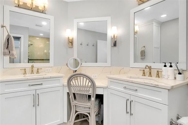 Bathroom, Dual Sink Vanities, Interior, Recessed Lighting