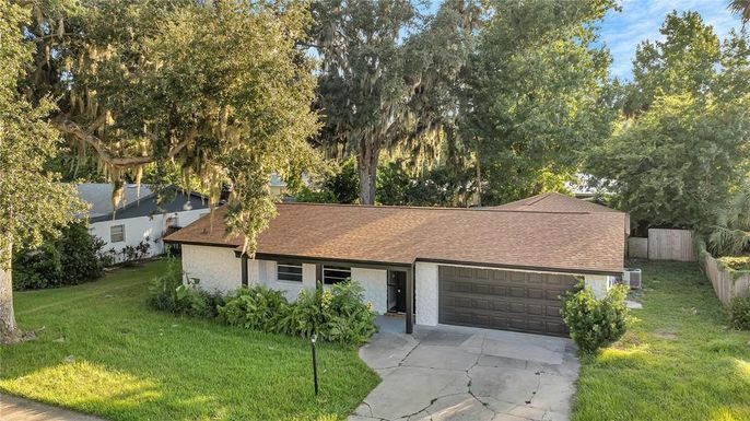 Attached, Exterior, Facade, Ranch