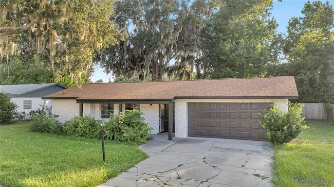 Attached, Exterior, Facade, Ranch