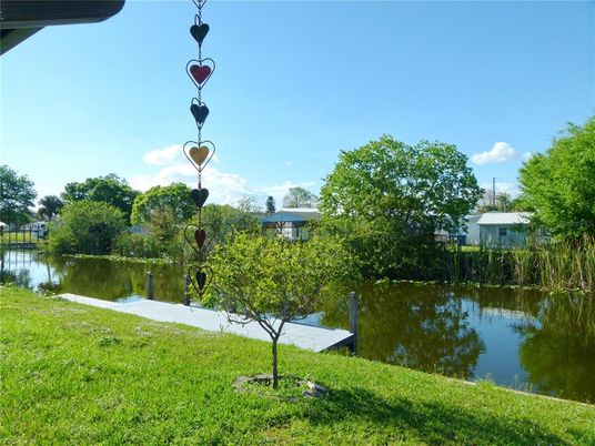 Exterior, Lake