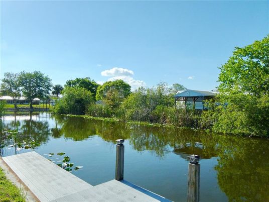 Exterior, Lake