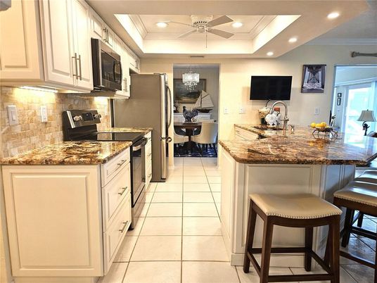 Chandelier, Dining room, Interior, Kitchen, Recessed Lighting, Stainless Steel Appliances