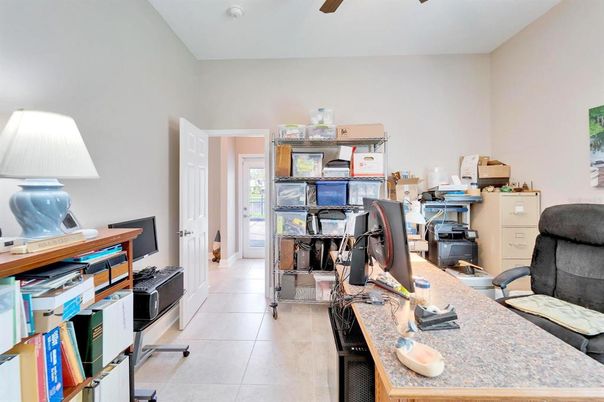 Home Office, Interior