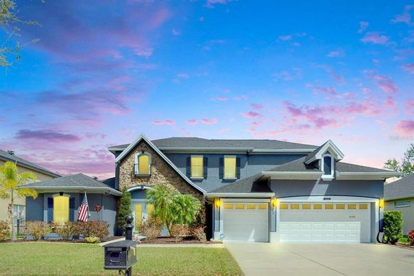 Attached, Exterior, Facade, Ranch