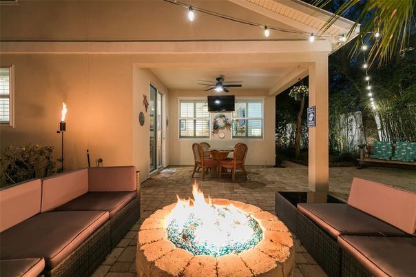 Dining room, Exterior