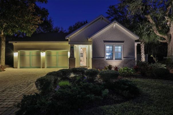 Attached, Exterior, Facade, American Craftsman