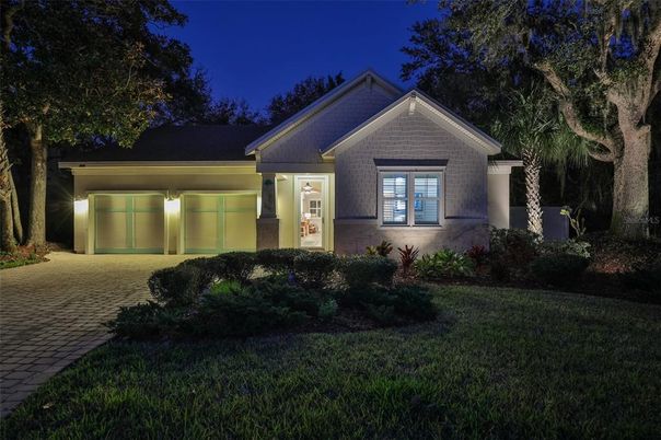 Attached, Exterior, Facade, American Craftsman