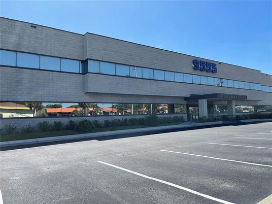 Exterior, Facade, Modern