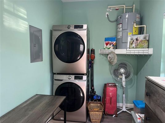 Interior, Utility Closets, Washer, Wood Texture Flooring