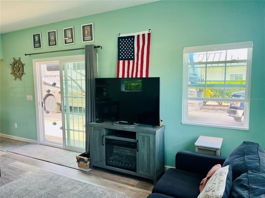 Interior, Washer, Wood Texture Flooring