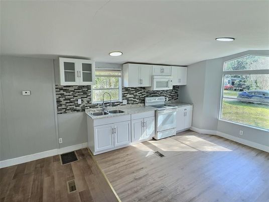 Interior, Kitchen, Recessed Lighting, Washer, Wood Texture Flooring