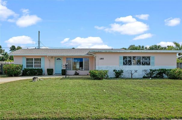 Backyard, Exterior, Facade, Ranch