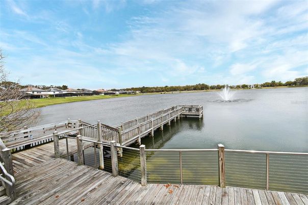 Exterior, Lake