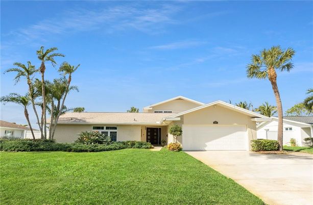 Attached, Exterior, Facade, Brick Facade, Ranch