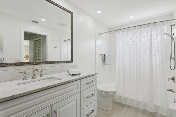 Bathroom, Dual Sink Vanities, Interior, Recessed Lighting