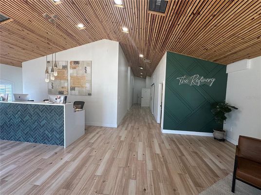 Interior, Pendant Lights, Recessed Lighting, Wood Texture Flooring
