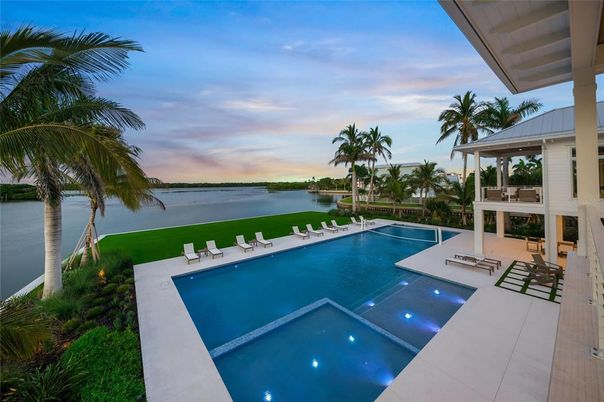 Exterior, Pool, Water
