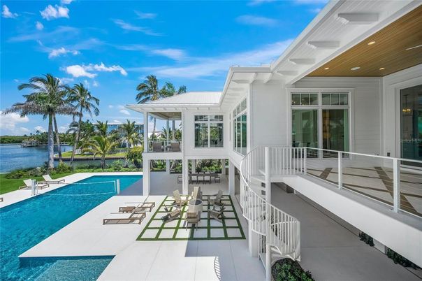 Exterior, Pool, Water