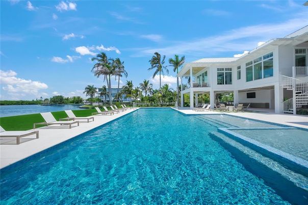 Exterior, Pool, Water