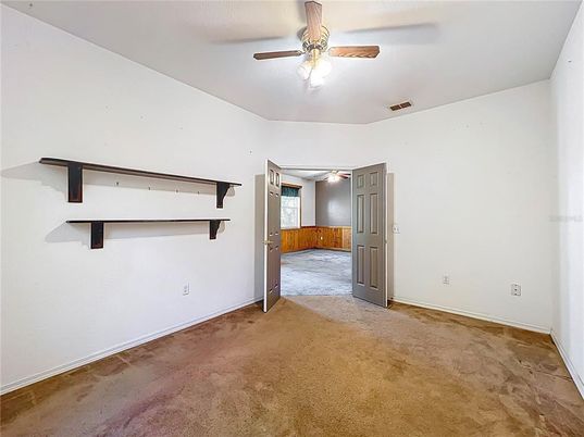 Empty room, Interior