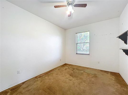 Empty room, Interior