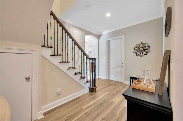 Interior, Recessed Lighting, Wood Texture Flooring