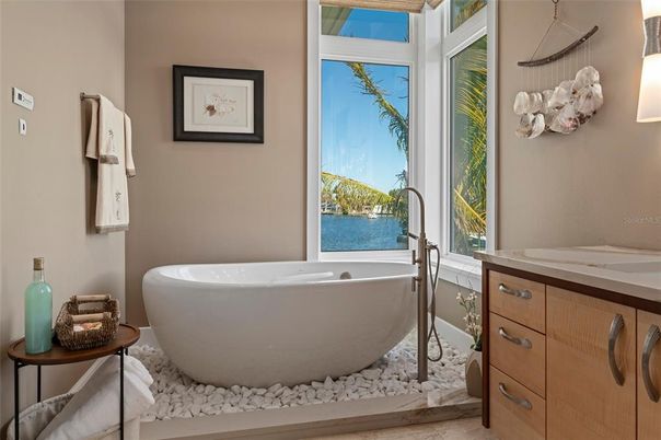 Bathroom, Free Standing Baths, Interior