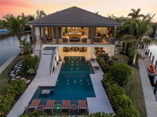 Exterior, Pool, Water