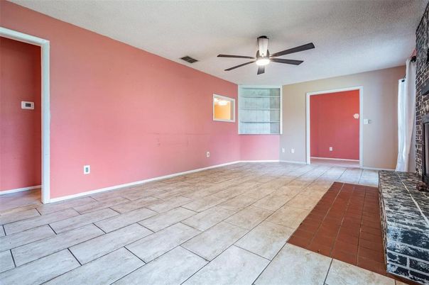 Empty room, Interior