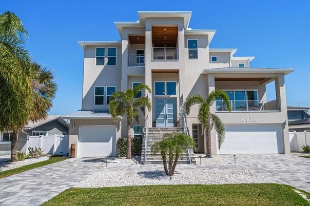 Attached, Exterior, Facade, Modern