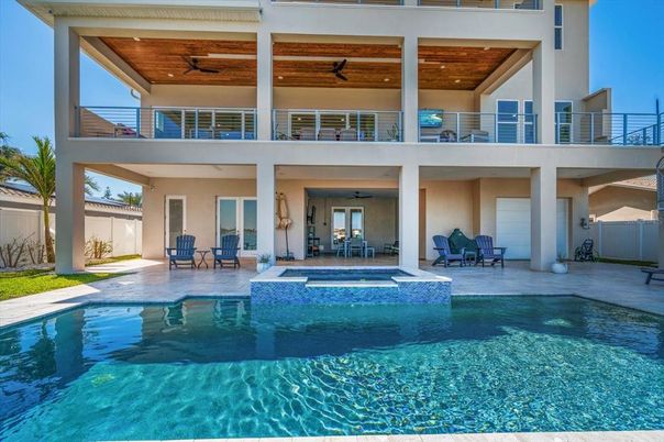 Exterior, Pool