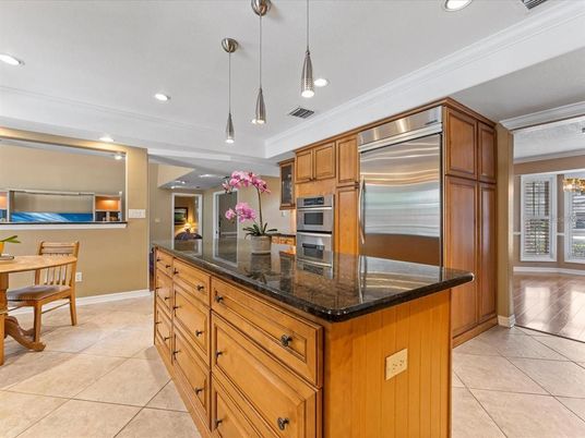 Dining room, Interior, Kitchen, Pendant Lights, Recessed Lighting, Stainless Steel Appliances