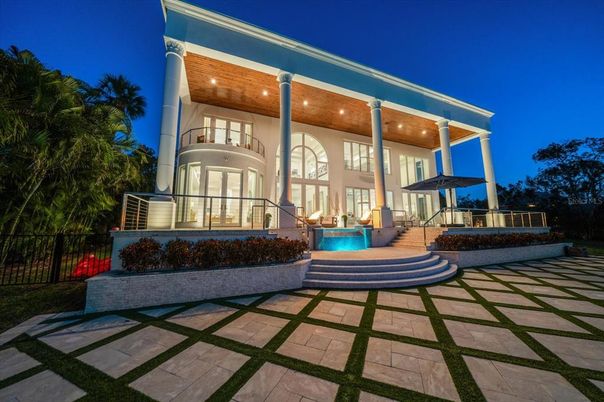 Backyard, Exterior, Facade, Modern