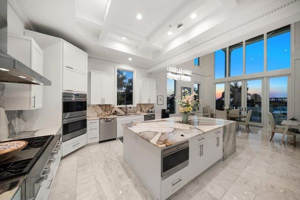 Chandelier, Dining room, Interior, Kitchen, Marble, Recessed Lighting, Stainless Steel Appliances