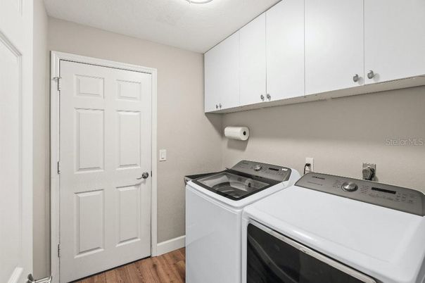Interior, Washer, Wood Texture Flooring