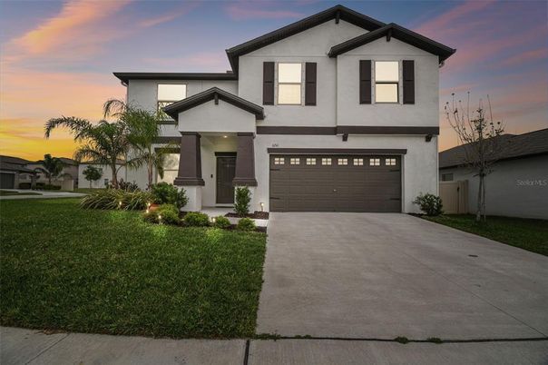 Attached, Exterior, Facade, Modern