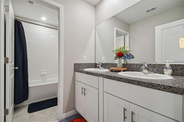 Bathroom, Dual Sink Vanities, Interior, Recessed Lighting