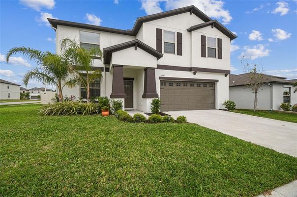 Attached, Backyard, Exterior, Facade, Modern