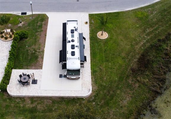 Exterior, Drone