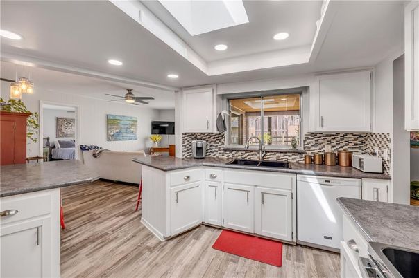 Interior, Kitchen, Living room, Pendant Lights, Recessed Lighting, Wood Texture Flooring