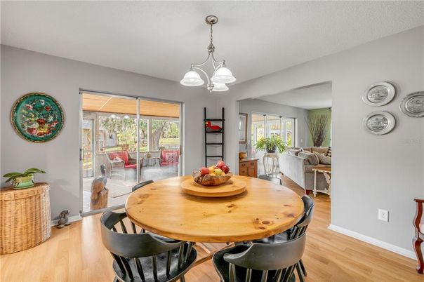 Chandelier, Dining room, Interior, Living room, Pendant Lights, Wood Texture Flooring