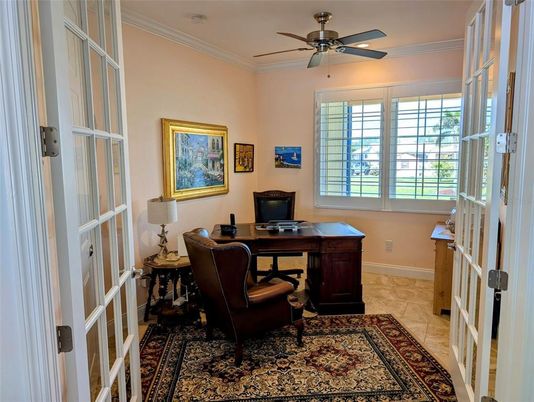 Home Office, Interior