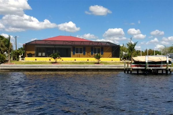 Exterior, Lake