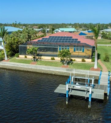 Exterior, Lake