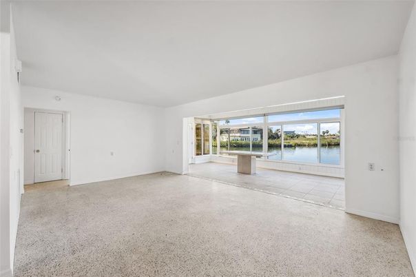 Empty room, Interior, Water