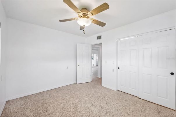 Empty room, Interior
