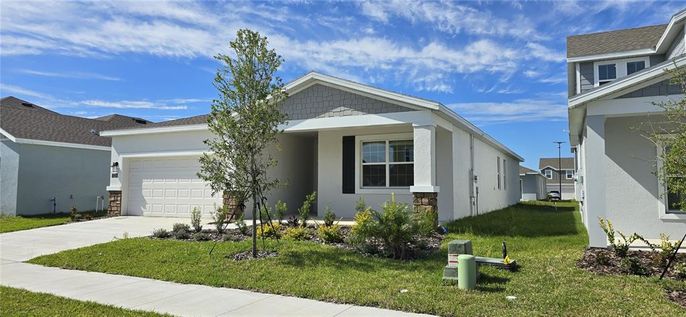 Attached, Exterior, Facade, American Craftsman