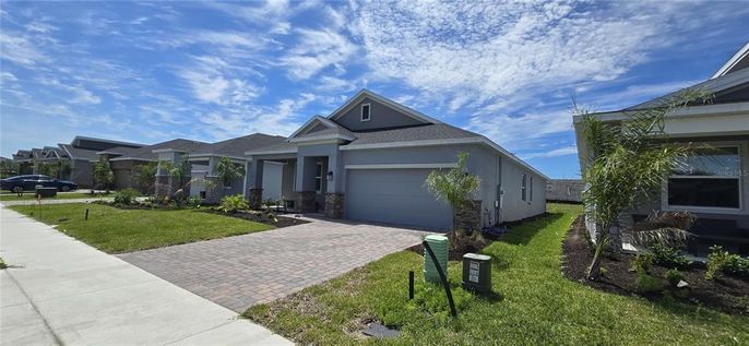 Attached, Exterior, Facade, American Craftsman